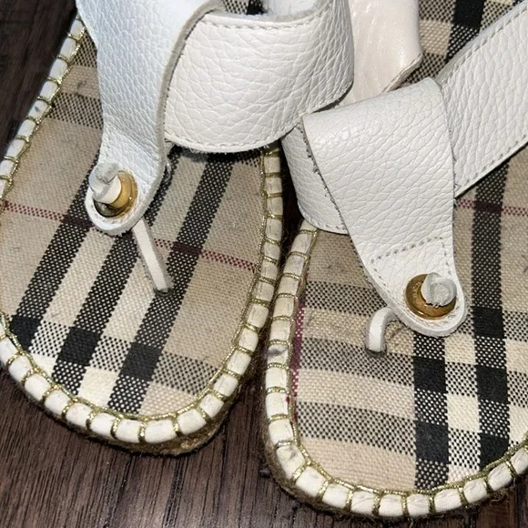 Adorable Wedge Thong Burberry Leather Shoes Sz 39 - Picture 6 of 6